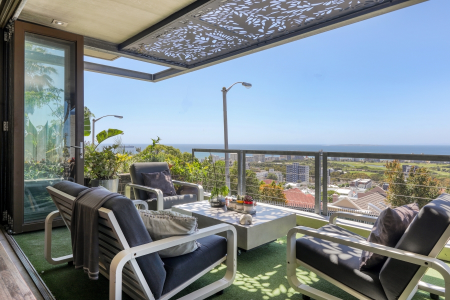 5 Bedroom Property for Sale in Green Point Western Cape